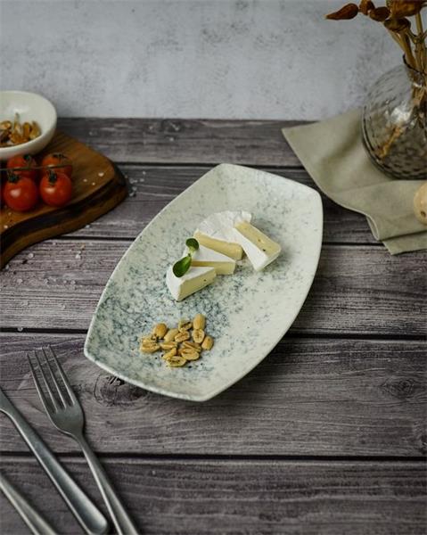 Тарелка прямоугольная 27CM                                       