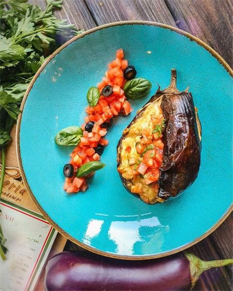 Тарелка 24 см безбортовая фарфор цвет бирюзовый Seasons