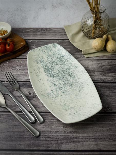 Тарелка прямоугольная 23 CM                                      